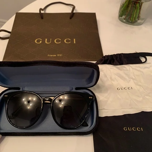 Authentic Gucci sunglasses GG0195SK - Picture 2 of 4